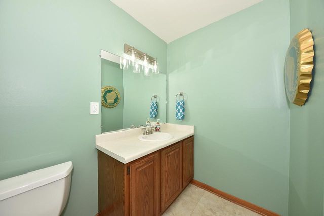 902 Martin DRIVE, Fredonia, WI 53021