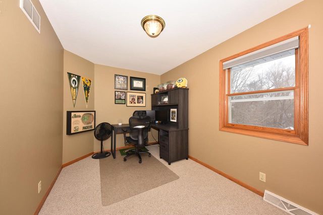 902 Martin DRIVE, Fredonia, WI 53021