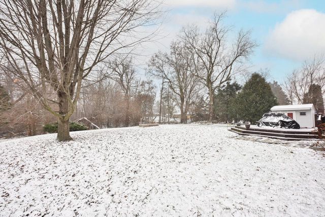 902 Martin DRIVE, Fredonia, WI 53021