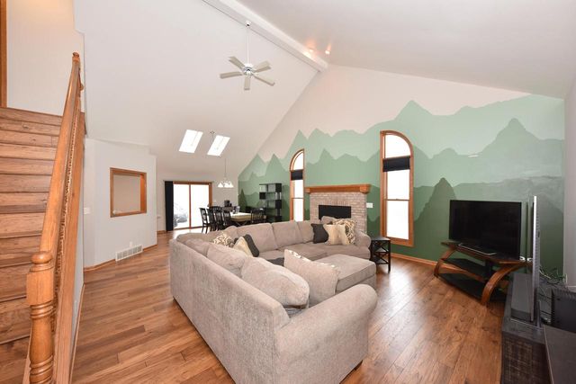 902 Martin DRIVE, Fredonia, WI 53021