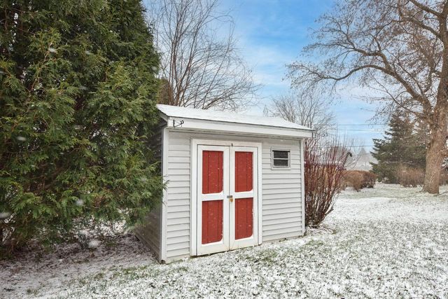 902 Martin DRIVE, Fredonia, WI 53021