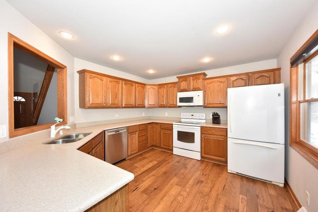 902 Martin DRIVE, Fredonia, WI 53021