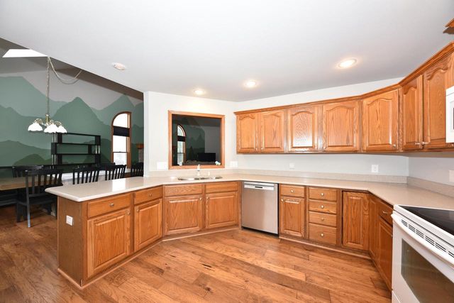 902 Martin DRIVE, Fredonia, WI 53021