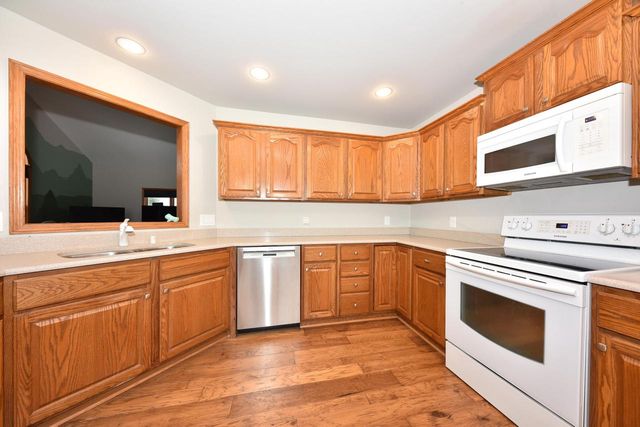 902 Martin DRIVE, Fredonia, WI 53021