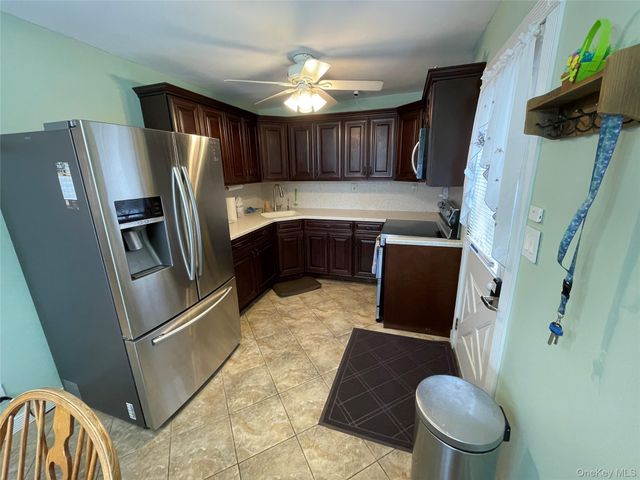 70 E Neptune Avenue, Lindenhurst, NY 11757