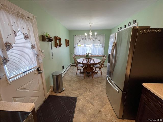 70 E Neptune Avenue, Lindenhurst, NY 11757