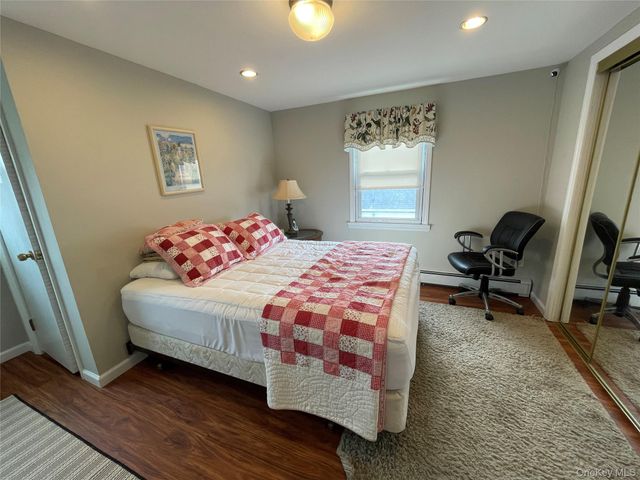 70 E Neptune Avenue, Lindenhurst, NY 11757