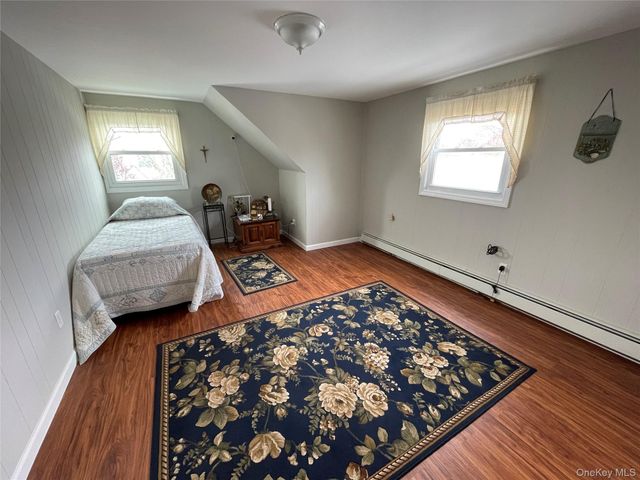 70 E Neptune Avenue, Lindenhurst, NY 11757