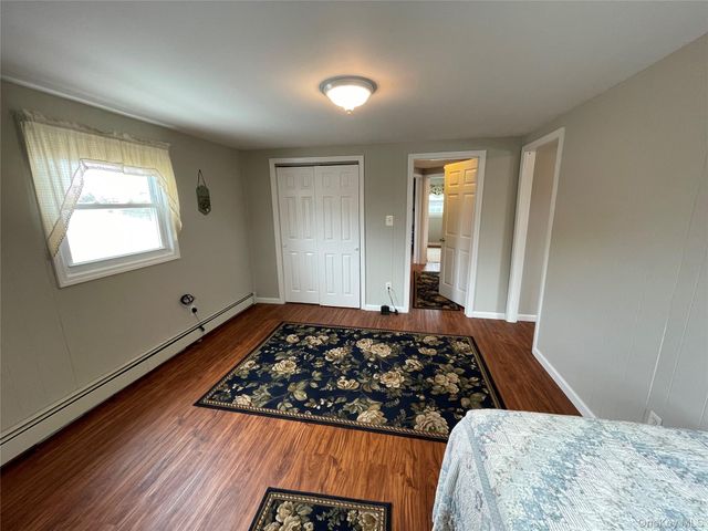 70 E Neptune Avenue, Lindenhurst, NY 11757