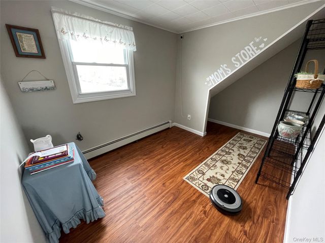 70 E Neptune Avenue, Lindenhurst, NY 11757