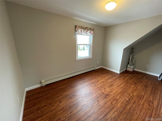 70 E Neptune Avenue, Lindenhurst, NY 11757