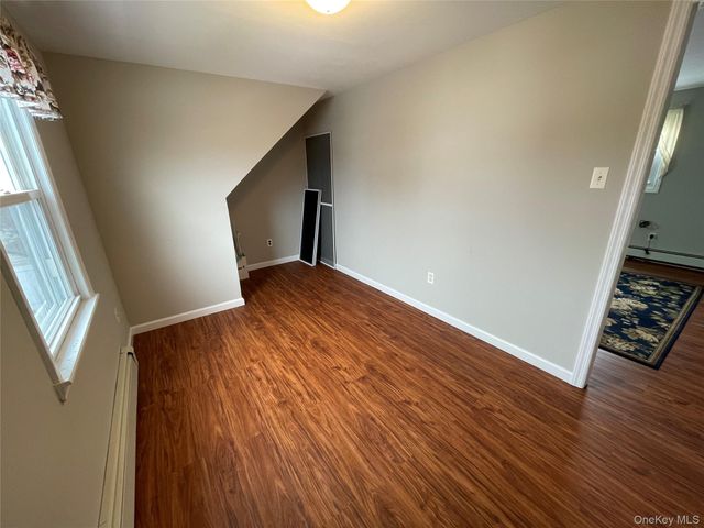 70 E Neptune Avenue, Lindenhurst, NY 11757