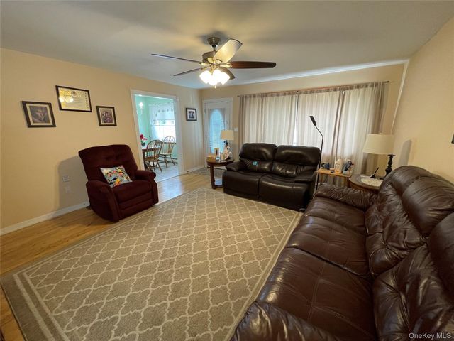 70 E Neptune Avenue, Lindenhurst, NY 11757
