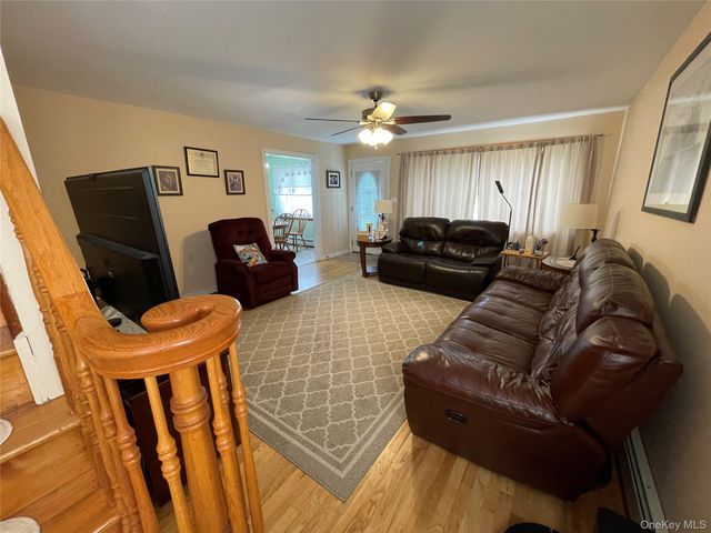 70 E Neptune Avenue, Lindenhurst, NY 11757
