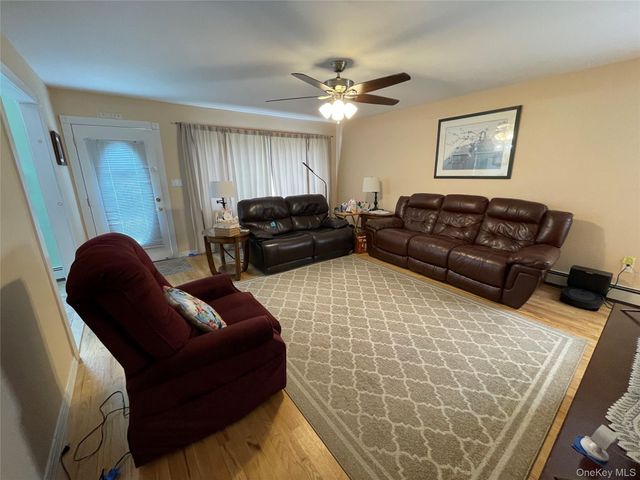 70 E Neptune Avenue, Lindenhurst, NY 11757