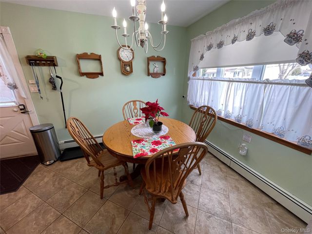 70 E Neptune Avenue, Lindenhurst, NY 11757