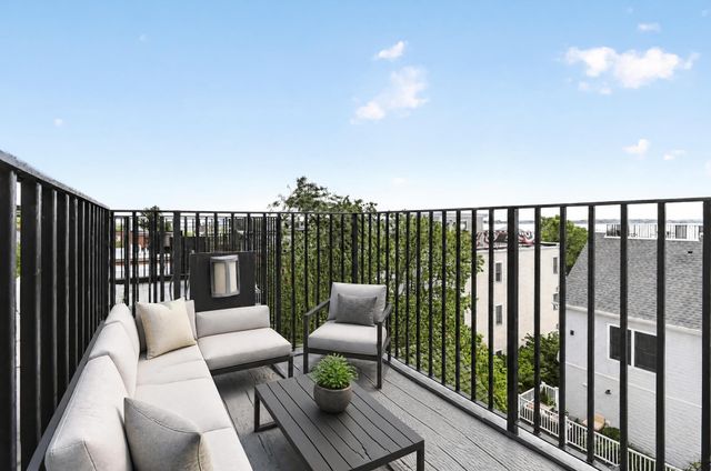 794 E 7th St L, Boston, MA 02127