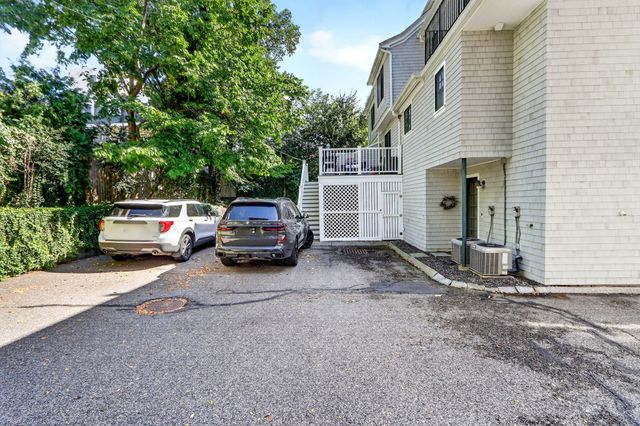 794 E 7th St L, Boston, MA 02127