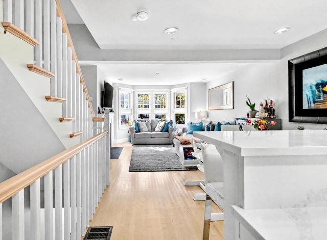 794 E 7th St L, Boston, MA 02127