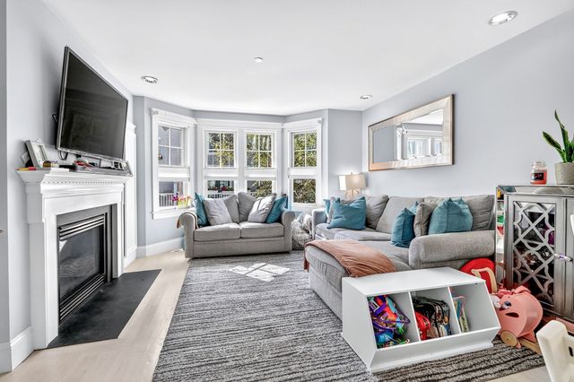 794 E 7th St L, Boston, MA 02127