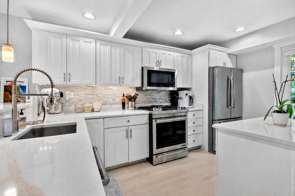 794 E 7th St L, Boston, MA 02127