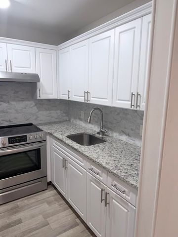 204 Canterbury I, West Palm Beach, FL 33417