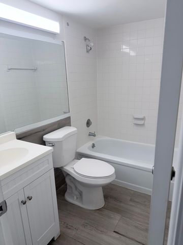 204 Canterbury I, West Palm Beach, FL 33417