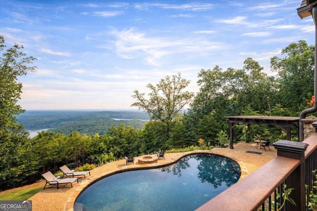 49 Waterside Drive SE, Cartersville, GA 30121