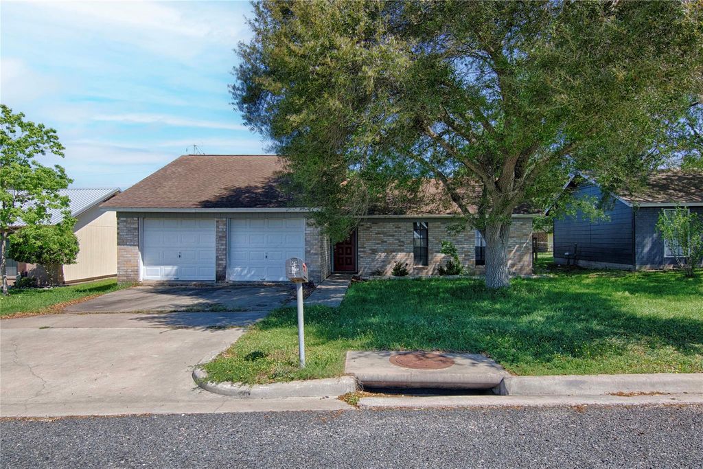 311 August ST, Schulenburg, TX 78956