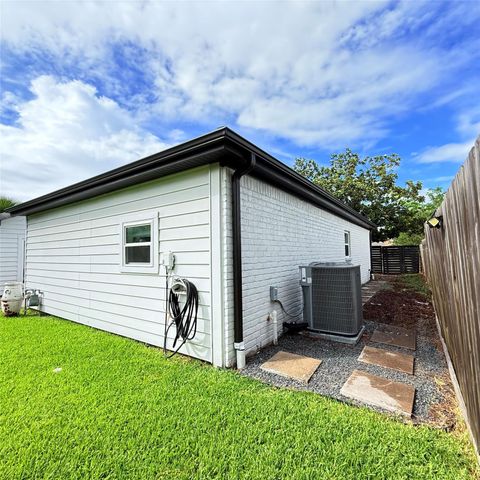 11942 Briar Forest Drive, Houston, TX 77077