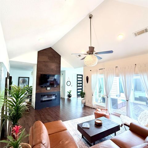11942 Briar Forest Drive, Houston, TX 77077