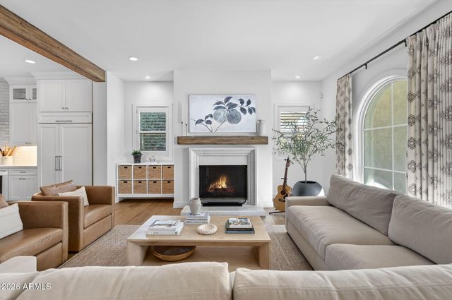 3906 E CRITTENDEN Lane, Phoenix, AZ 85018