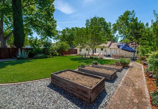 3311 Sierra View Ln, Sacramento, CA 95821