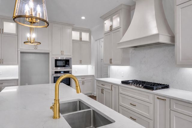 170 Waterfowl Ln, Longview, TX 75602