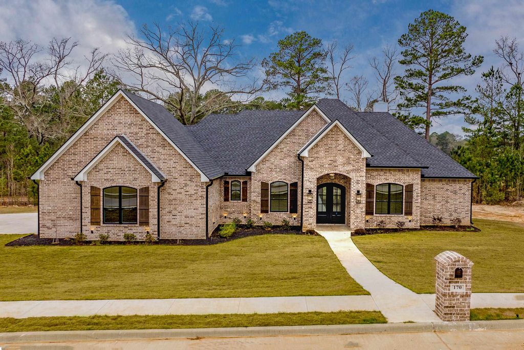 170 Waterfowl Ln, Longview, TX 75602