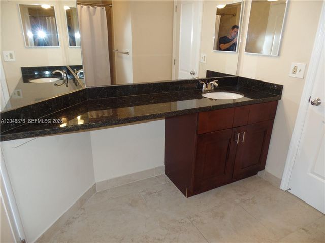 2811 N Oakland Forest Drive 205, Oakland Park, FL 33309