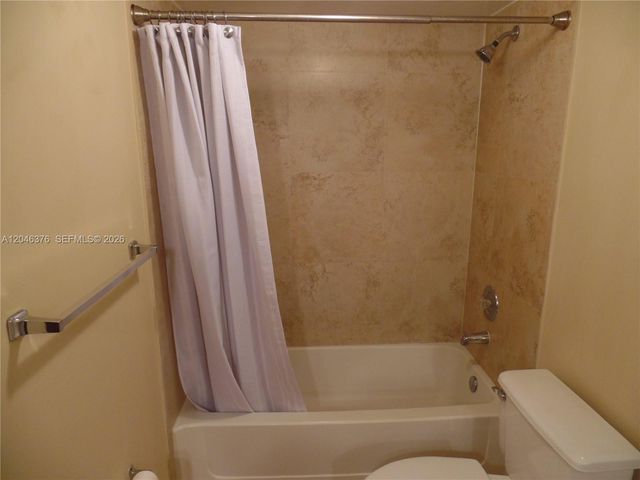 2811 N Oakland Forest Drive 205, Oakland Park, FL 33309