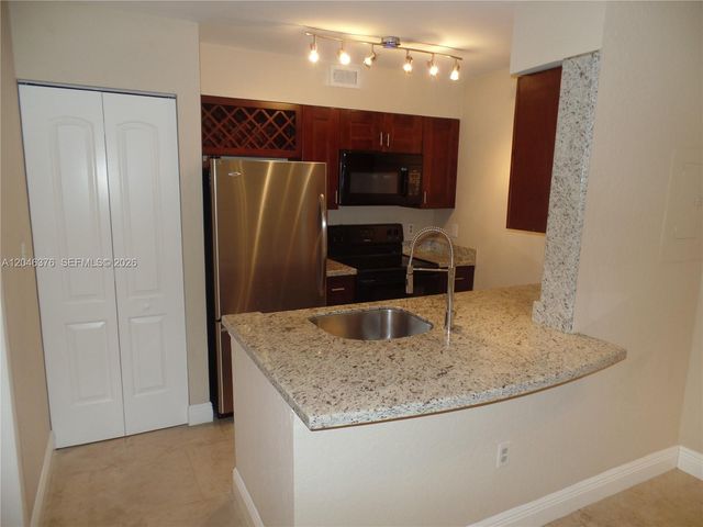 2811 N Oakland Forest Drive 205, Oakland Park, FL 33309