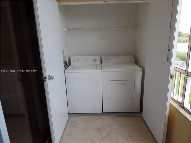 2811 N Oakland Forest Drive 205, Oakland Park, FL 33309