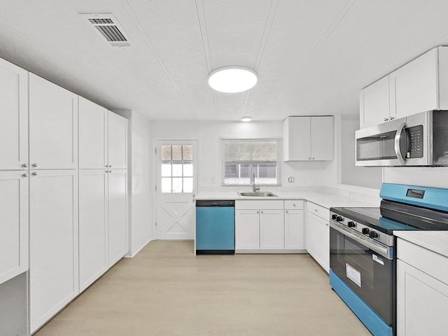 4925 FOXWOOD LAKE DR, Lakeland, FL 33810