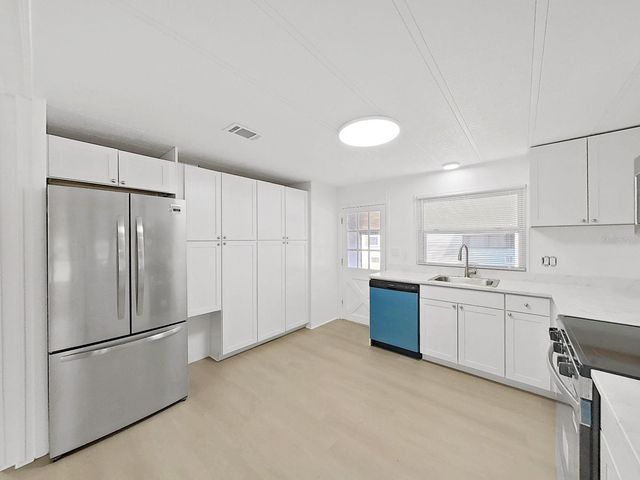 4925 FOXWOOD LAKE DR, Lakeland, FL 33810