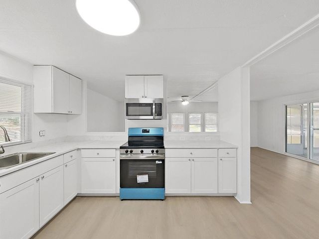 4925 FOXWOOD LAKE DR, Lakeland, FL 33810