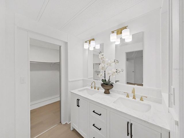 4925 FOXWOOD LAKE DR, Lakeland, FL 33810