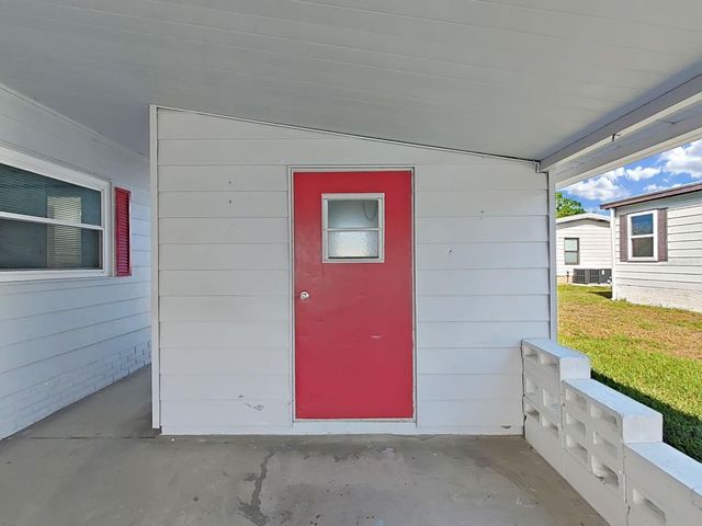 4925 FOXWOOD LAKE DR, Lakeland, FL 33810