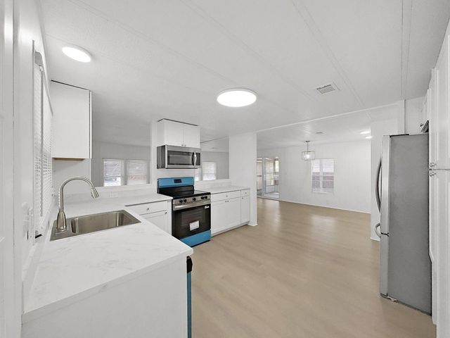 4925 FOXWOOD LAKE DR, Lakeland, FL 33810