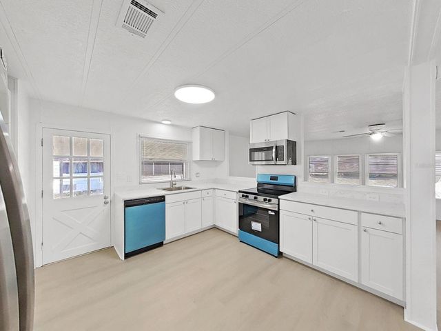 4925 FOXWOOD LAKE DR, Lakeland, FL 33810