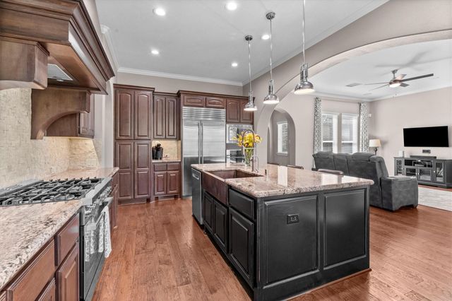 130 E Cove View Trail, Spring, TX 77389