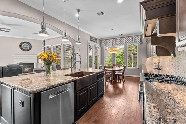 130 E Cove View Trail, Spring, TX 77389