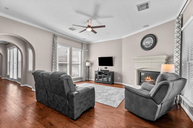130 E Cove View Trail, Spring, TX 77389