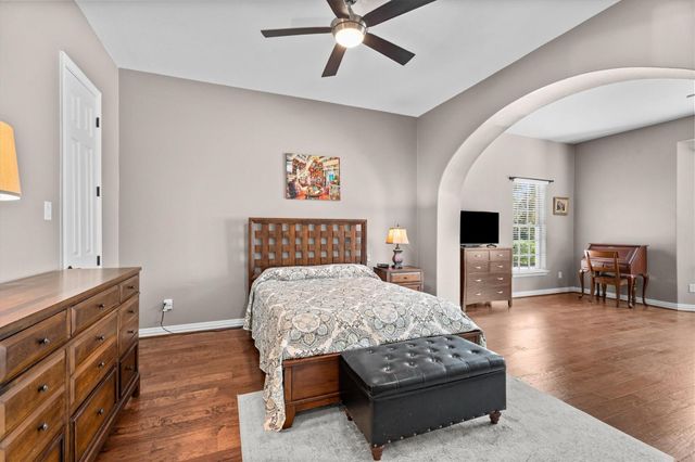 130 E Cove View Trail, Spring, TX 77389